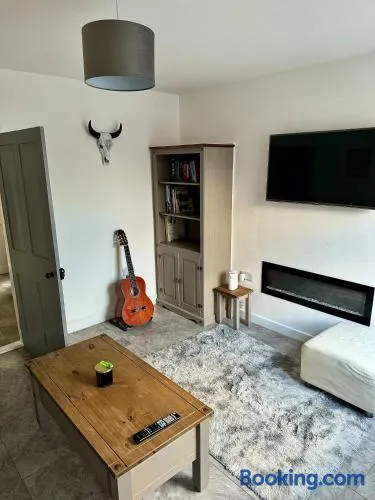 Stylish & modern 2 bedroom City Centre Norwich Home - Image 1