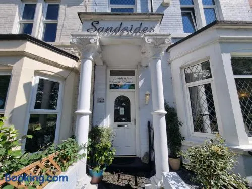 Sandsides Guest House - Image 1