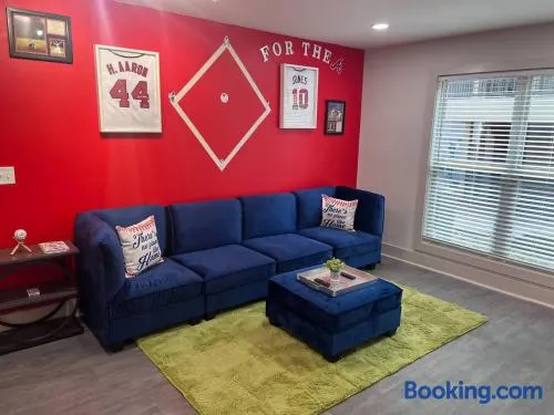 Free Parking! Comfy 1Bedroom Unit! 10 min to Midtown & 1 Mile To Braves Truist Park! - Image 1