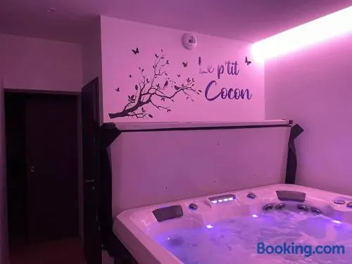 Studio 3 étoiles avec grand JACUZZI PRIVÉ - Image 1
