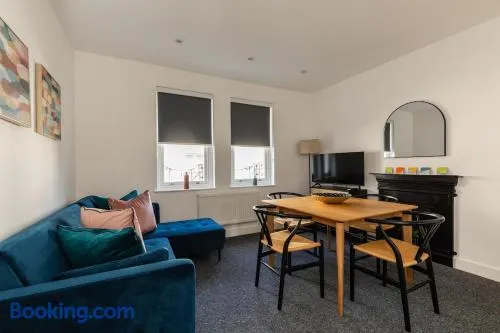 Morford-15 - Renovated 3-Bedroom House - 10 min Walk to Centre - Image 1