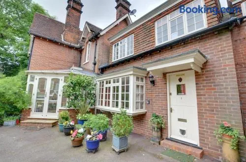 2 Bed in Tunbridge Wells oc-tw626 - Image 1