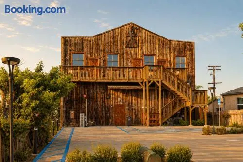 2 units Close to Restaurants Old Town Barnhouse - Image 1