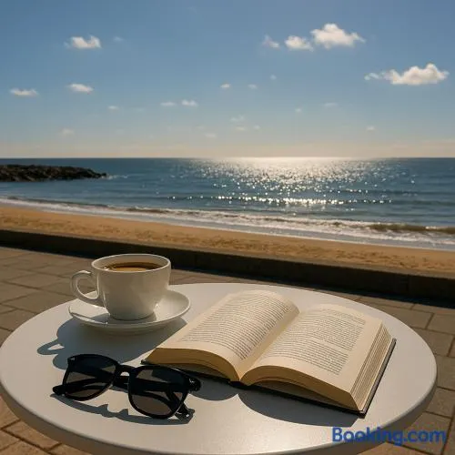 A Bolt Hole by the beach in Northumberland - Image 1