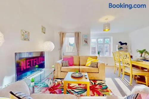 Super Quiet 4 Bed Family House in Gravesend - Image 1