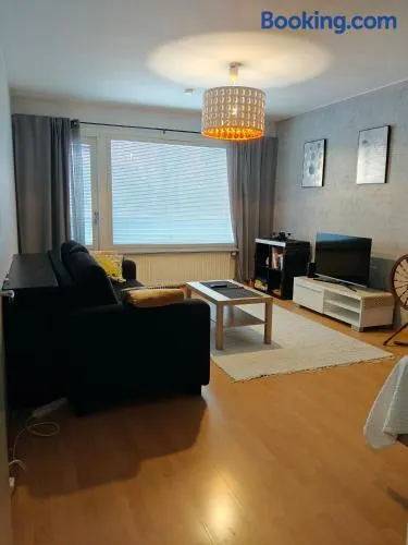 Peaceful and spacious apartment with free parking - Image 1