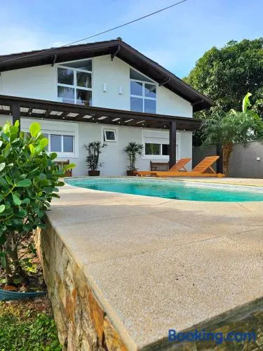 Casa com Jacuzzi Aquec Praia Daniela Próx Jurere - Image 1
