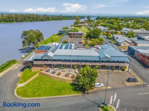Crown Hotel Motel - Image 1
