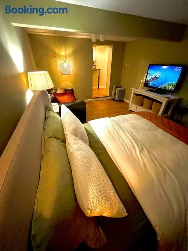 The Room Next Door- Boutique room in the Cotswolds - Image 1