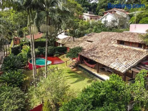 Casa na Granja Viana em frente à reserva ambiental - Image 1