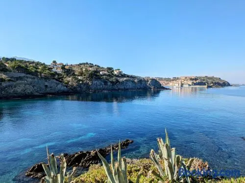 Appartement vue mer à 1 min à pied des plages avec parking privé - Image 1