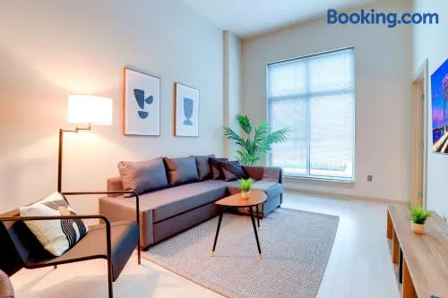 Convenient Apartment Near Major Sights - Image 1