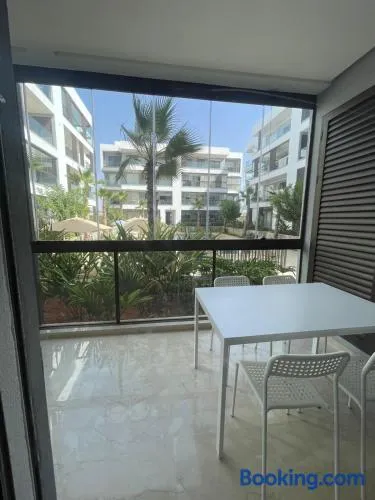 Appartement Luxe Vue Piscine Résidence Les Perles de Bentriaa, El Mansouria - Image 1