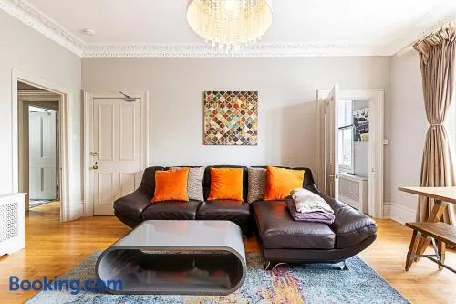 Super Chic 1-Bedroom Urban Hideaway - Image 1