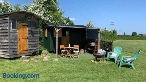 Willowdene shepherds hut - Image 1