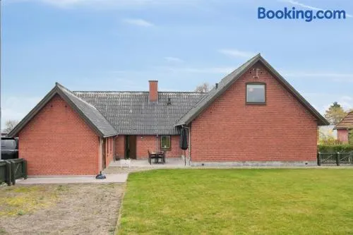 Spacious Holiday Home Near The Beach - Image 1
