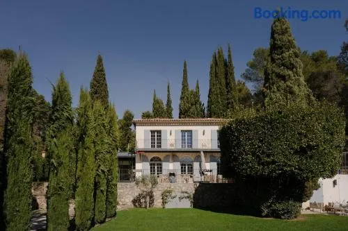 Property with pool and independent studio in Aix - Image 1