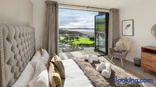 Byron Two Penthouse Apartment - Image 1