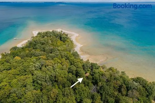 East Beach Cottage Sandy Secluded 3 King Beds - Image 1