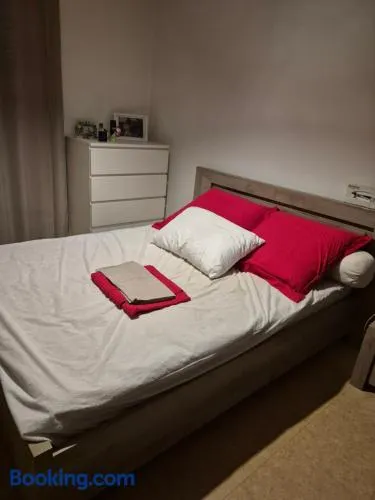 Chambre marignane uniquement le week-end et réservation que pour femme - Image 1