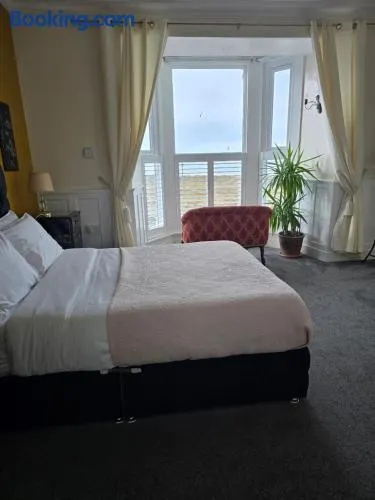 Bluebells guest house - Image 1
