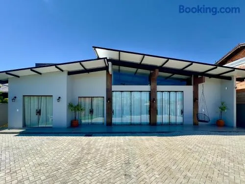 Casa de praia com espaço gourmet - Image 1