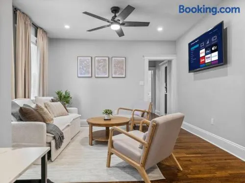 Luxury 3BR apt in Boston with Free Parking - Image 1