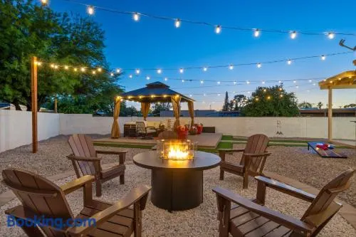 Casa Verde Midtown Firepit Lounge - Image 1