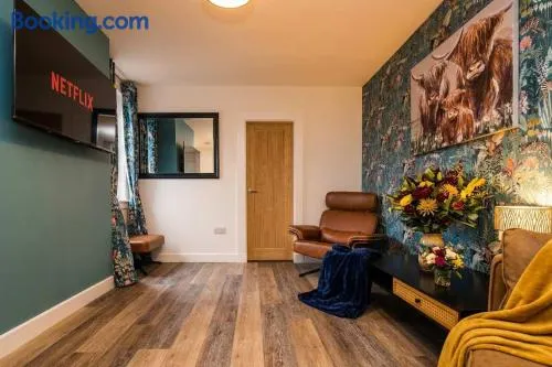 2BR Near Portobello & Musselburgh - Free Parking - Fast Wi-Fi - Image 1