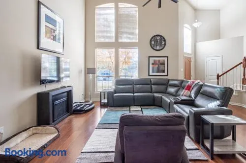 Bright and Spacious 3 Bedroom Townhome, Minutes from DFW Airport - Image 1