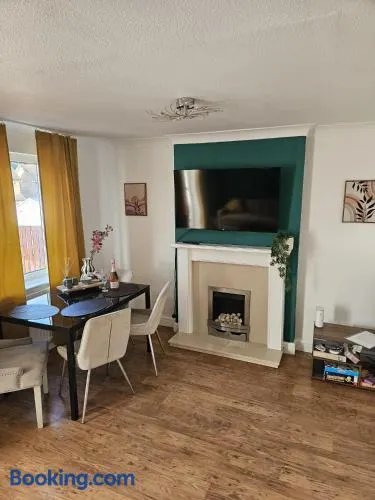 Modern 3-Bed Detached House with a Double Driveway, Free Wi-Fi, Garden with Playground and BBQ - Image 1