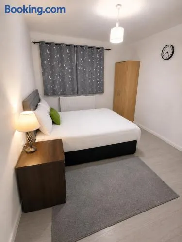 City Stay in Nottingham - Double Room - Image 1