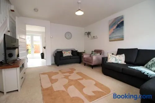 De Haia Road 3BR House Newport - Image 1