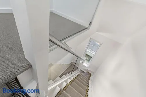 Great spacious house with parking and garden - Image 1