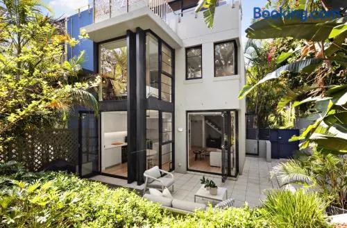Private Beachside Townhouse, 150m walk from beach - Image 1