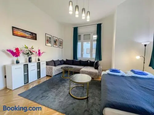 W25 Spacious 3BR Free Parking - Image 1