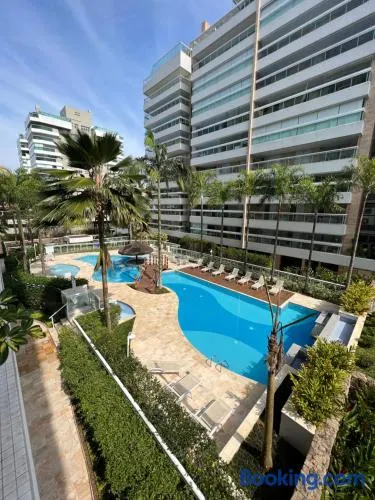 Apartamento familiar em Riviera de São Lourenço Módulo 8 - Image 1