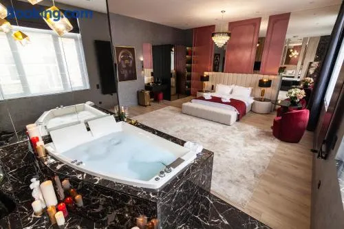 ARISTO Jacuzzi Hotel - Image 1