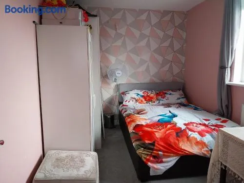 Homestay Room with Family near NEC Airport BHX - Image 1