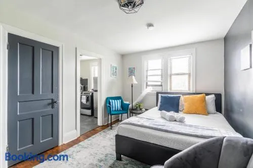 Modern Apartment with Kitchen on James St - Image 1