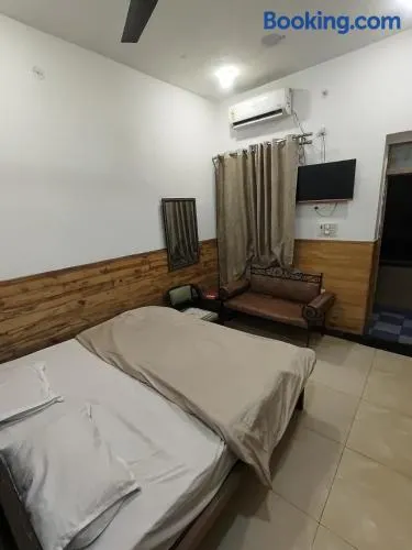 Gulmarg Guest House - Image 1
