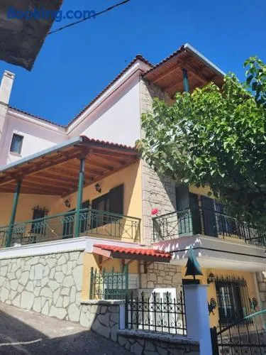 Παραδοσιακό Αρχοντικό με Τζάκι - Image 1