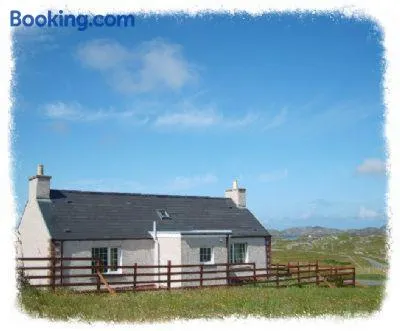 Harsgeir View Holiday Cottage -Wifi Go green - Image 1