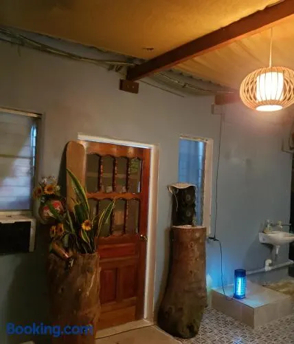 Habitacion En Barrio La Curva - Image 1