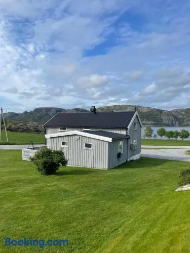 Flott feriehus ved sjøen - Image 1