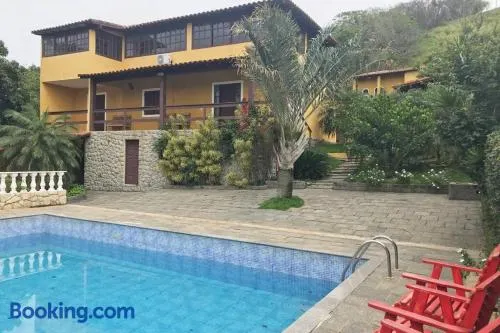 CASA SURYA, Piscina Fantástica, Churrasqueira, Completa, 18 HÓSPEDES na REGIÃO DOS LAGOS - Casa de Campo - Image 1