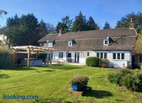 The Lodge - luxurious country stay with Hot tub, Games room and Gym - Image 1