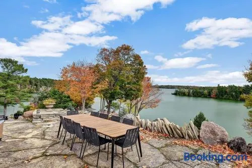 Badger's Sett - Estate on point with hot tub - Image 1