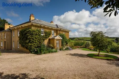 Beachborough Country House - Image 1