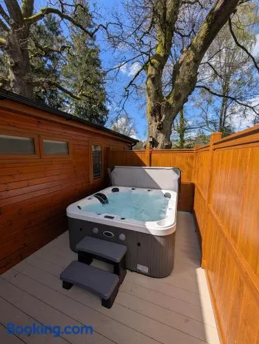 Luxury Hot Tub 3 Bedroom Lodge - Lake Windermere - Image 1